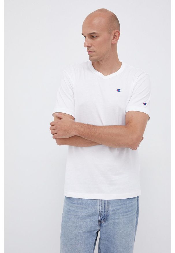 Champion - T-shirt bawełniany. Okazja: na co dzień. Kolor: biały. Materiał: bawełna. Wzór: gładki, aplikacja. Styl: casual