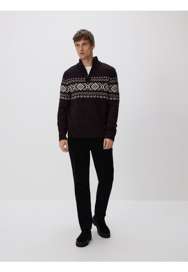 Reserved - Sweter z golfem - bordowy. Typ kołnierza: golf. Kolor: czerwony. Materiał: dzianina