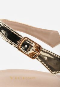 Born2be - Złote Sandały VICES na Słupku ze Sprzączką i Ozdobną Kokardką Orinvia. Okazja: na co dzień. Zapięcie: sprzączka. Kolor: złoty. Materiał: jeans. Obcas: na słupku. Styl: casual, klasyczny, elegancki #7