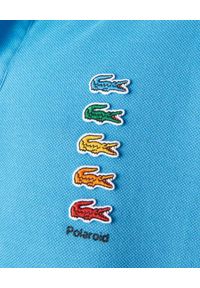 Lacoste - LACOSTE - Niebieska koszulka polo z logo Regular Fit. Typ kołnierza: polo. Kolor: niebieski. Materiał: bawełna. Wzór: haft, prążki, aplikacja. Styl: klasyczny, sportowy #3