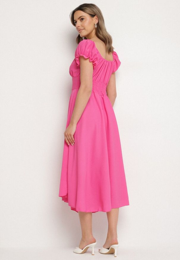 Born2be - Fuksjowa Sukienka z Bawełną Typu Hiszpanka z Ozdobnymi Bufkami Lunaleia. Okazja: na co dzień. Typ kołnierza: dekolt hiszpanka. Kolor: różowy. Materiał: bawełna. Styl: klasyczny, casual, elegancki