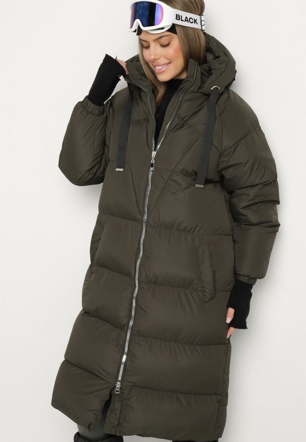 Born2be - Zielona Długa Kurtka Pikowana Płaszcz na Zamek z Kapturem Lesea. Okazja: na co dzień. Typ kołnierza: kaptur. Kolor: zielony. Materiał: dzianina, jeans. Długość: długie. Styl: casual, elegancki