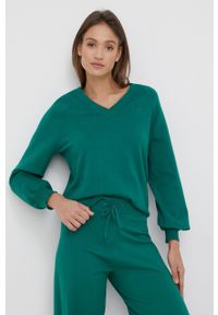 TOMMY HILFIGER - Tommy Hilfiger sweter damski kolor zielony lekki. Okazja: na co dzień. Kolor: zielony. Długość rękawa: raglanowy rękaw. Styl: casual