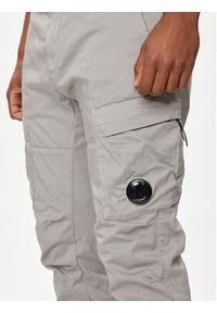 C.P. Company Spodnie materiałowe 16CMPA063A005694G Szary Slim Fit. Kolor: szary. Materiał: bawełna