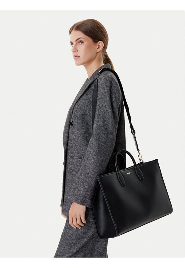 BOSS Torebka Sandy MED 50547947 Czarny. Kolor: czarny. Materiał: skórzane