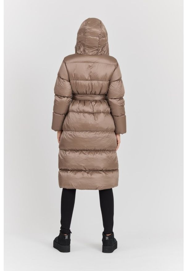 Hetrego - HETREGO Beżowy damski puchowy płaszcz Karen Woman Quilted Coat. Kolor: beżowy. Materiał: puch. Długość rękawa: długi rękaw. Długość: do kolan. Sezon: zima. Styl: klasyczny, elegancki