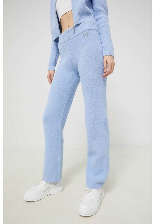 Juicy Couture spodnie dresowe damskie kolor niebieski gładkie. Stan: podwyższony. Kolor: niebieski. Materiał: dresówka. Wzór: gładki