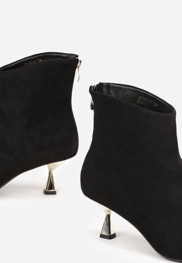 Born2be - Czarne Botki na Metalicznej Kaczuszce z Noskiem w Szpic Factoria. Okazja: na co dzień. Zapięcie: zamek. Kolor: czarny. Materiał: jeans. Obcas: na szpilce. Styl: casual, elegancki, klasyczny. Wysokość obcasa: średni