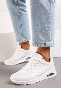 Born2be - Białe Sneakersy na Podeszwie z Amortyzacją i Sznurowaniem Dilletia. Zapięcie: sznurówki. Kolor: biały. Materiał: jeans, bawełna. Wzór: aplikacja #1