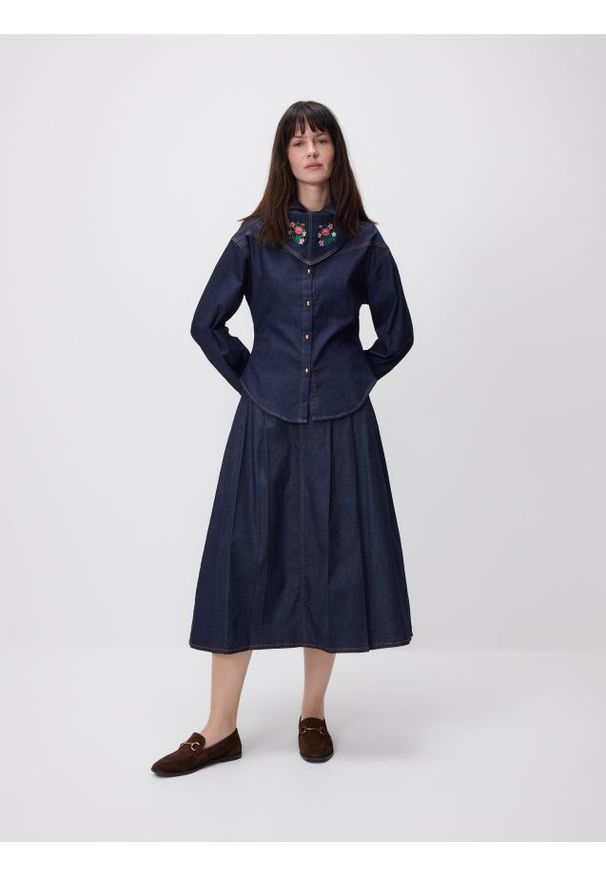 Reserved - Jeansowa spódnica midi - granatowy. Kolor: niebieski. Materiał: jeans