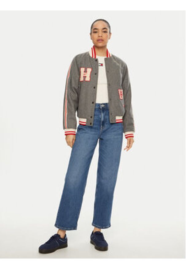 Tommy Jeans Kurtka bomber DW0DW20547 Szary Regular Fit. Kolor: szary. Materiał: syntetyk