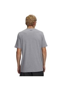 Koszulka Under Armour Sportstyle Left Chest Tee (1326799-036). Kolor: szary. Materiał: materiał, bawełna. Sport: turystyka piesza, kolarstwo, joga i pilates, wspinaczka, fitness #2