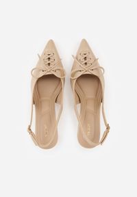 Renee - Ciemnobeżowe Szpilki Slingback VICES Zdobione Gorsetowym Wiązaniem z Kokardą Azimuna. Okazja: na co dzień. Kolor: beżowy. Materiał: jeans, koronka. Wzór: aplikacja. Obcas: na szpilce. Styl: casual, elegancki #4