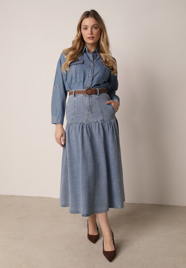 Born2be - Niebieska Bawełniana Spódnica Jeansowa z Rozkloszowanym Dołem i Plecionym Paskiem Doriame. Okazja: do pracy, na co dzień. Kolor: niebieski. Materiał: bawełna, jeans. Wzór: aplikacja. Styl: casual