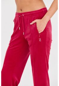 Juicy Couture - JUICY COUTURE Różowe spodnie dresowe Tina Track Pants. Kolor: różowy. Materiał: dresówka #5