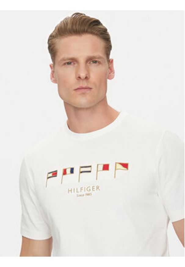 TOMMY HILFIGER - Tommy Hilfiger T-Shirt Multi Flags MW0MW38616 Biały Regular Fit. Kolor: biały. Materiał: bawełna
