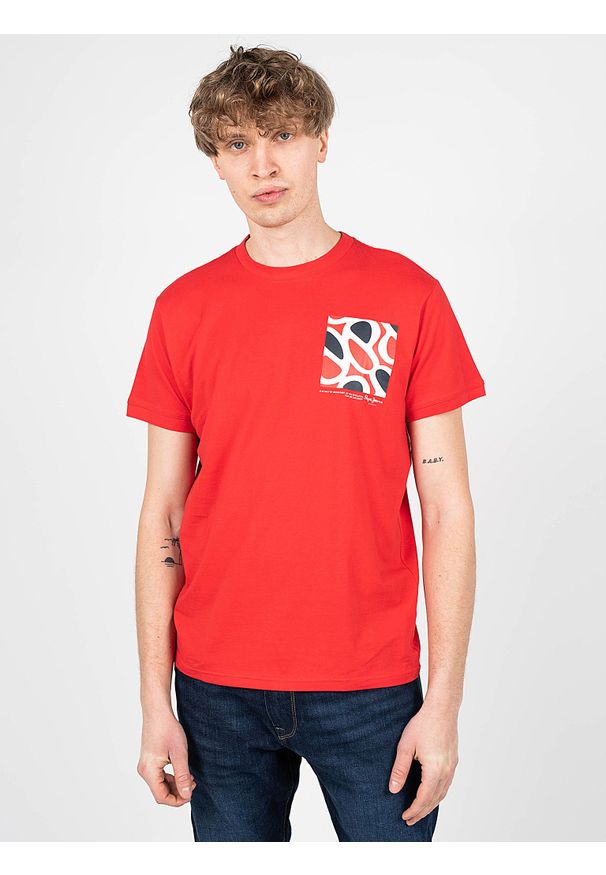 Pepe Jeans T-shirt "Alford" | PM508260 | Alford | Mężczyzna | Czerwony. Okazja: na co dzień. Kolor: czerwony. Materiał: bawełna. Wzór: nadruk. Styl: casual