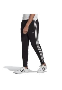 Adidas - Spodnie dresowe adidas Originals Adicolor Classics 3-Stripes Pants GN3458 - czarne. Kolor: czarny. Materiał: dresówka. Wzór: aplikacja