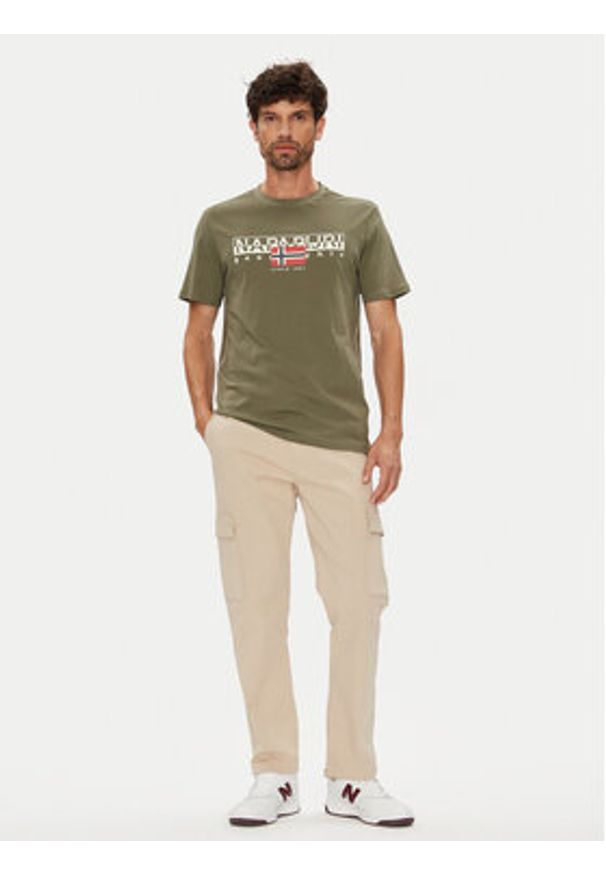 Napapijri T-Shirt S-Aylmer NP0A4HTO Zielony Regular Fit. Kolor: zielony. Materiał: bawełna
