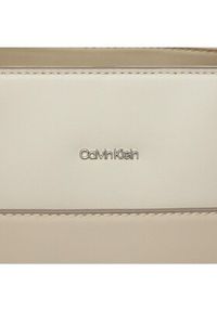 Calvin Klein Torebka Ck Must K60K611454 Beżowy. Kolor: beżowy. Materiał: skórzane