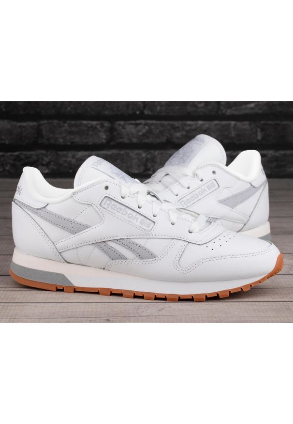 Buty damskie do chodzenia Reebok CLASSIC LEATHER. Kolor: biały, wielokolorowy, szary. Model: Reebok Classic. Sport: turystyka piesza