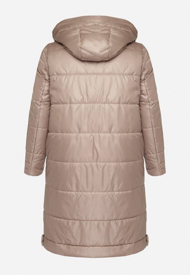 Born2be - Ciemnobeżowa Przejściowa Kurtka Pikowana z Kapturem i Suwakami po Bokach Fesunela. Okazja: na co dzień. Typ kołnierza: kaptur. Kolekcja: plus size. Kolor: beżowy. Materiał: jeans. Sezon: jesień. Styl: casual, klasyczny