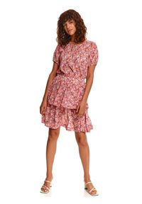 TOP SECRET - Printowana sukienka z falbanką. Kolor: różowy. Długość rękawa: krótki rękaw. Sezon: lato