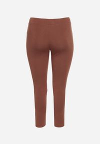 Born2be - Ciemnobrązowe Spodnie Dresowe z Ozdobą z Boku Rialane. Okazja: na co dzień. Kolekcja: plus size. Kolor: brązowy. Materiał: dresówka. Wzór: aplikacja. Styl: casual, elegancki