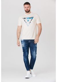 Guess - GUESS Biały t-shirt męski z logo w moro. Kolor: biały. Wzór: moro