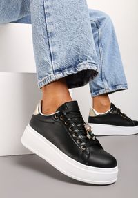 Renee - Czarne Sneakersy na Platformie z Metalicznymi Ozdobami Tranquilla. Okazja: na co dzień. Kolor: czarny. Materiał: bawełna, jeans. Wzór: aplikacja. Obcas: na platformie