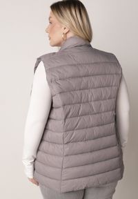 Born2be - Szara Pikowana Kamizelka Przejściowa ze Stójką Edanwen. Typ kołnierza: kołnierzyk stójkowy. Kolekcja: plus size. Kolor: szary. Materiał: jeans, nylon. Styl: klasyczny #2