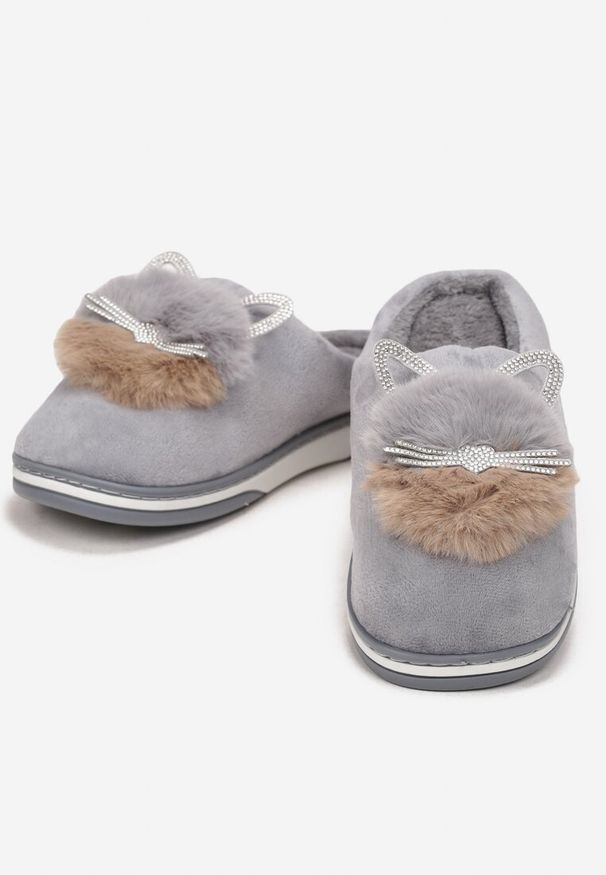 Renee - Szare Kapcie Futrzane z Kotkiem Leze. Okazja: do domu. Nosek buta: okrągły. Kolor: szary. Materiał: futro. Wzór: aplikacja. Styl: elegancki