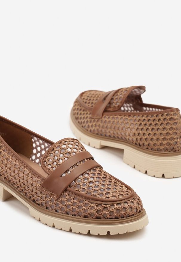 Born2be - Brązowe Mokasyny Ozdobione Ażurową Cholewką Uliorela. Okazja: na co dzień. Kolor: brązowy. Materiał: jeans. Szerokość cholewki: normalna. Wzór: ażurowy, aplikacja. Styl: casual, elegancki, klasyczny