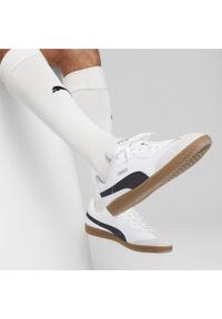 Puma - Buty piłkarskie KING 21 IT PUMA White Black Gum Beige. Kolor: czarny, wielokolorowy, biały, beżowy. Materiał: guma. Sport: piłka nożna