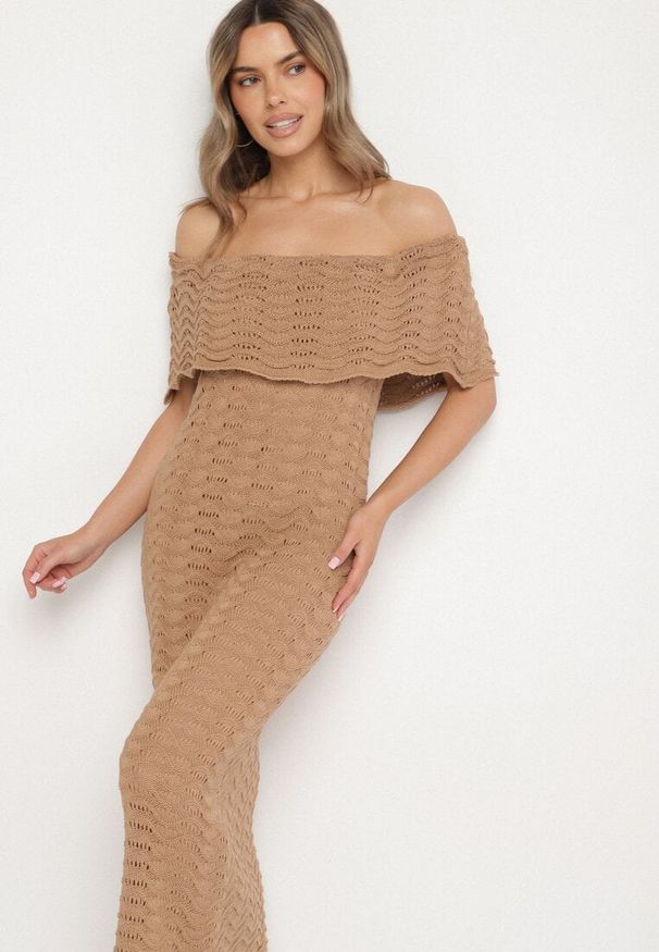 Born2be - Ciemnobeżowa Ażurowa Sukienka o Fasonie Hiszpanki z Wywijanym Dekoltem Filiorra. Okazja: na co dzień. Typ kołnierza: dekolt hiszpanka. Kolor: beżowy. Materiał: jeans. Wzór: ażurowy. Styl: casual