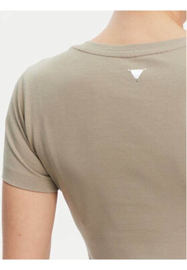 Guess T-Shirt W5GI08 J1314 Khaki Slim Fit. Kolor: brązowy. Materiał: bawełna