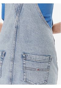 Tommy Jeans Sukienka jeansowa DW0DW17207 Niebieski Regular Fit. Kolor: niebieski. Materiał: bawełna