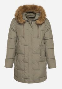 Born2be - Jasnozielona Pikowana Kurtka z Kapturem z Futerkiem Ruvite. Typ kołnierza: kaptur. Kolekcja: plus size. Kolor: zielony. Materiał: futro #5
