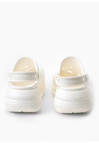 Crocs - Chodaki unisex CROCS CLASSIC CRUSH CLOG. Okazja: do pracy, na spacer, na co dzień. Kolor: biały. Styl: casual #2