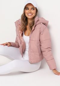 Born2be - Różowa Pikowana Kurtka Puffer z Kapturem Miviera. Okazja: na spotkanie biznesowe, do pracy, na co dzień. Typ kołnierza: kaptur. Kolor: różowy. Materiał: jeans. Sezon: zima. Styl: elegancki, biznesowy, casual #5