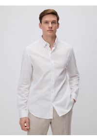 Reserved - Koszula regular z lnem - biały. Kolor: biały. Materiał: len