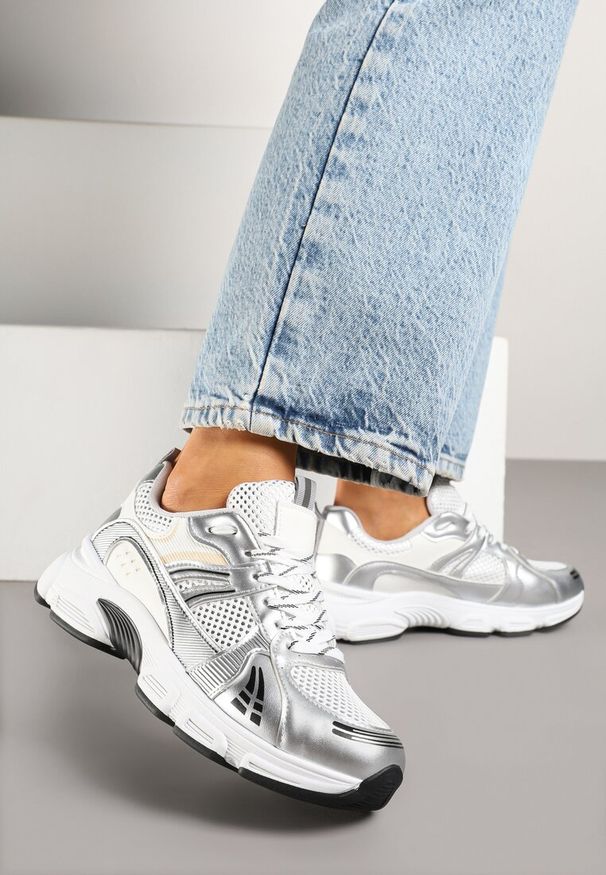 Born2be - Srebrne Sneakersy w Streetwearowym Stylu z Siateczkowymi Zdobieniami Dorelline. Okazja: na co dzień. Zapięcie: sznurówki. Kolor: srebrny. Materiał: jeans. Wzór: aplikacja