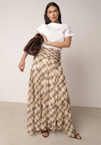 Born2be - Beżowo-Żółta Rozkloszowana Spódnica z Marszczonym Pasem w Talii w Stylu Preppy Jenniea. Okazja: do pracy, na co dzień, na spotkanie biznesowe. Kolor: beżowy. Materiał: dzianina, poliester. Styl: biznesowy, klasyczny, casual #3