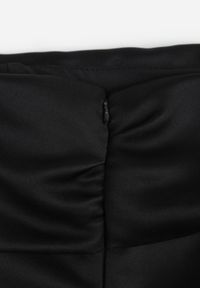 Renee - Czarna Koktajlowa Sukienka Hiszpanka VICES Typu Bombka Iaonara. Typ kołnierza: dekolt hiszpanka. Kolor: czarny. Materiał: poliester. Typ sukienki: bombki. Styl: wizytowy #4