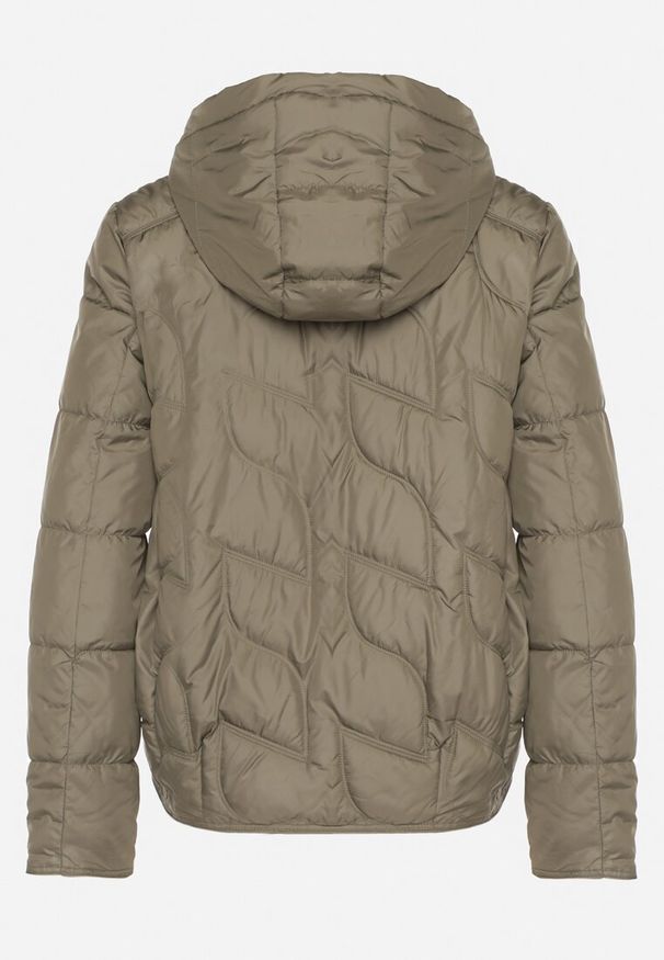 Born2be - Jasnozielona Przejściowa Kurtka z Oryginalnym Pikowaniem i Kapturem Aruvitte. Okazja: na co dzień, na spacer. Kolor: zielony. Materiał: jeans, poliester. Styl: casual