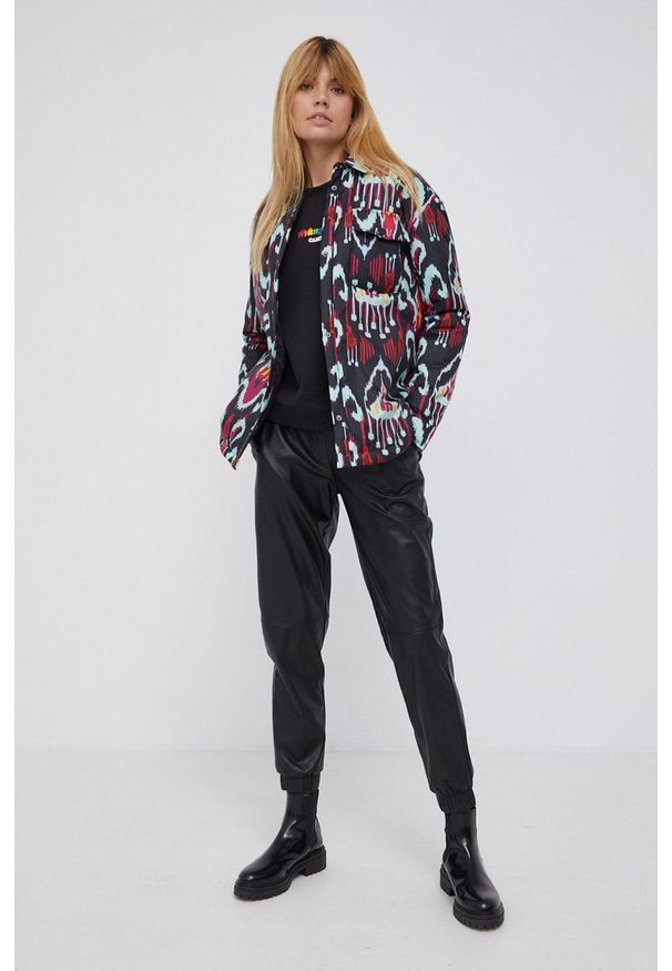 Desigual Kurtka damska kolor czarny przejściowa. Okazja: na co dzień. Kolor: czarny. Materiał: materiał, poliester. Styl: casual