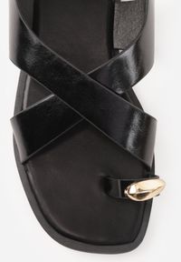 Born2be - Czarne Sandały Typu Japonki z Metaliczną Ozdobą Meledra. Okazja: na co dzień. Zapięcie: sprzączka. Kolor: czarny. Materiał: jeans. Wzór: aplikacja. Sezon: lato. Styl: casual, elegancki, klasyczny #9