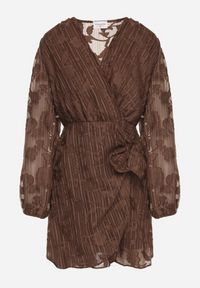 Born2be - Brązowa Kopertowa Sukienka w Tłoczone Kwiaty z Wiązaniem w Talii Esna. Kolor: brązowy. Materiał: poliester. Wzór: kwiaty. Typ sukienki: kopertowe. Styl: klasyczny #5