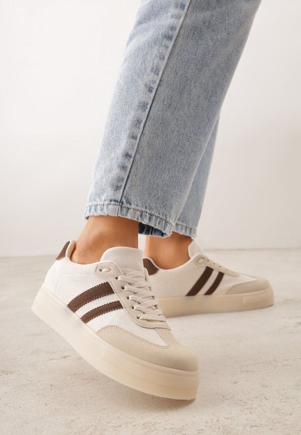 Renee - Beżowe Sneakersy na Platformie w Stylu Tenisówek Ozdobione Paskami Ladia. Okazja: na co dzień. Zapięcie: pasek. Kolor: beżowy. Materiał: jeans. Wzór: aplikacja. Sezon: wiosna. Obcas: na platformie