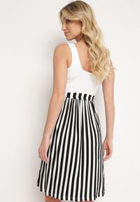 Born2be - Biało-Czarna Wiskozowa Sukienka na Ramiączkach z Materiałowym Paskiem Furelia. Typ kołnierza: dekolt w łódkę. Kolor: biały. Materiał: wiskoza, materiał. Długość rękawa: na ramiączkach. Typ sukienki: proste, ołówkowe, rozkloszowane. Styl: elegancki #4